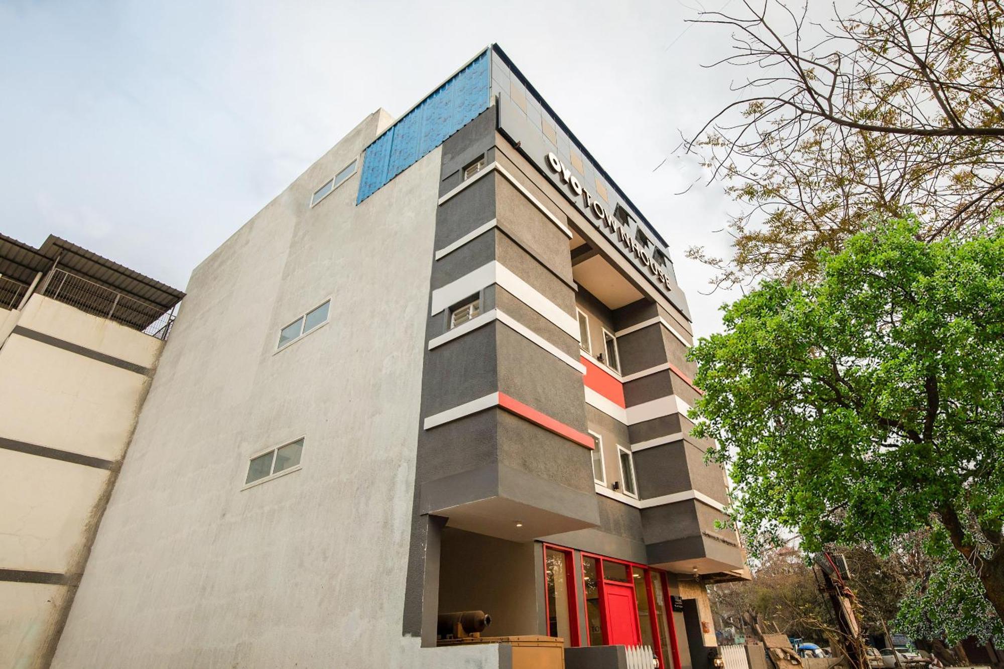 Hotel Townhouse Pipliyahana Square Indore