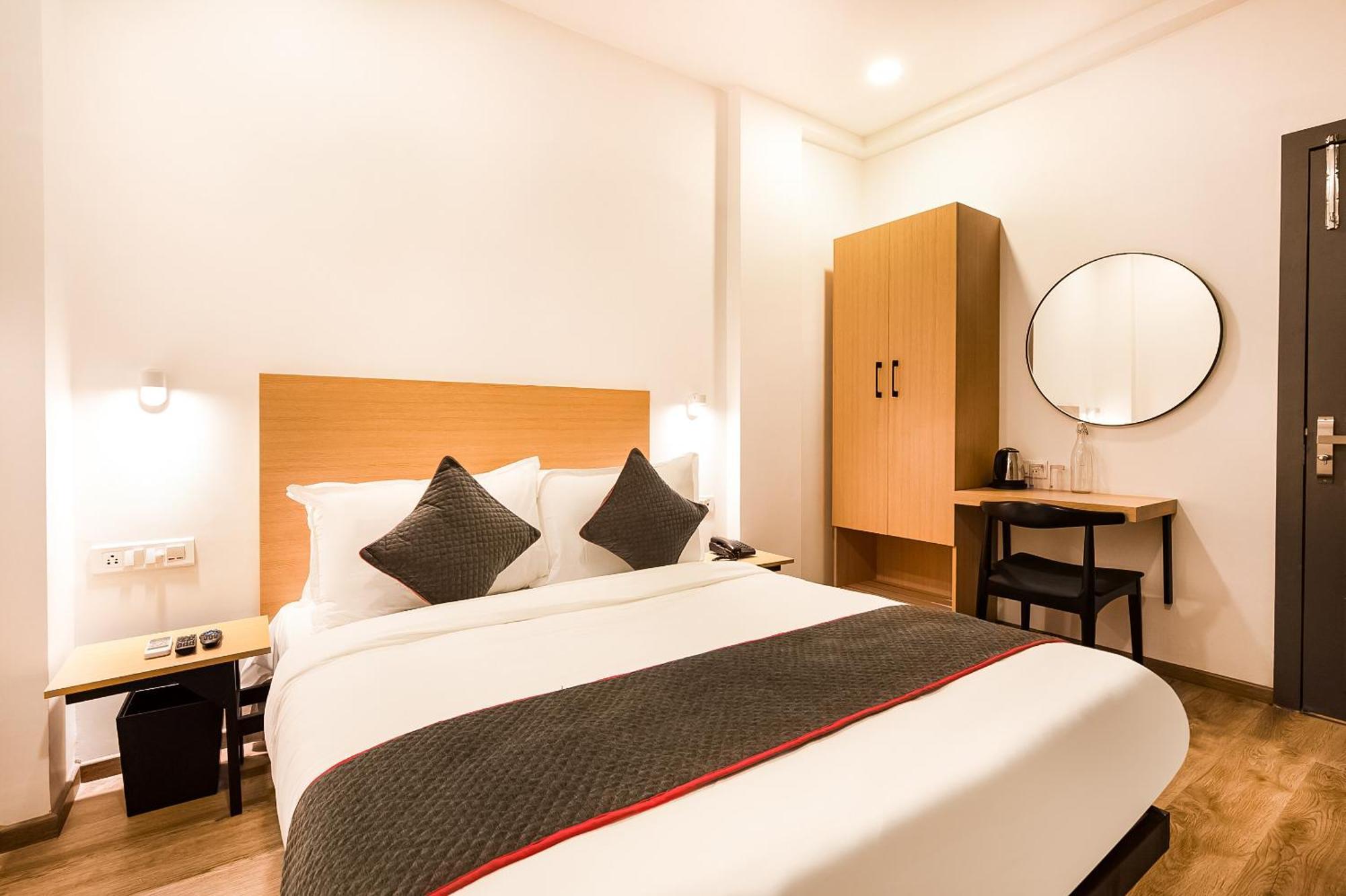 Townhouse Pipliyahana Square 4*